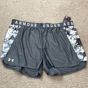 Women’s Under Armour Athletic Short - XL